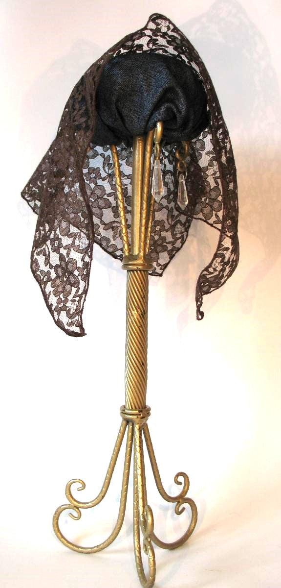 Mantilla - Lace Head Covering - Brown