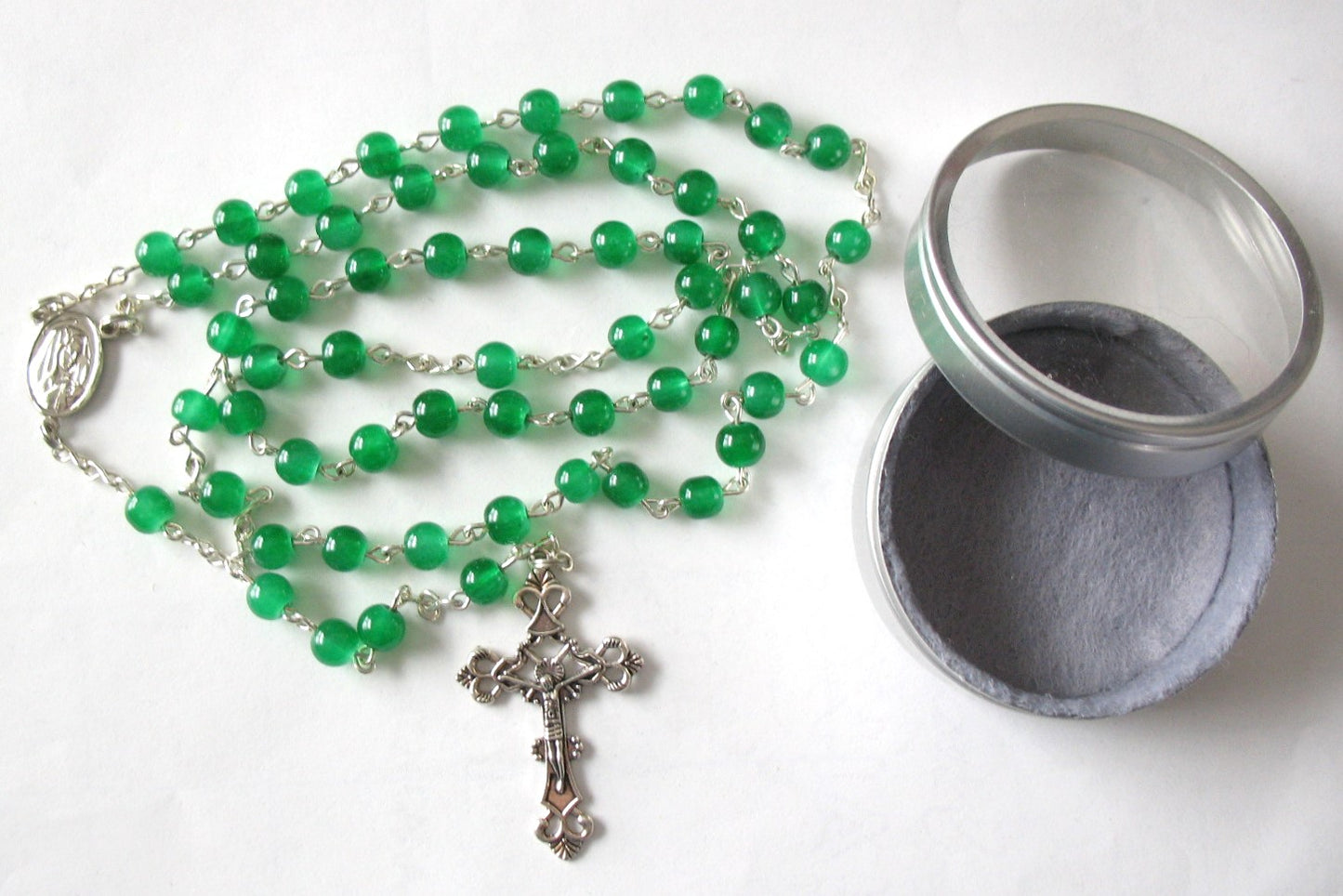 Green Chain Rosary in Felt-lined Tin