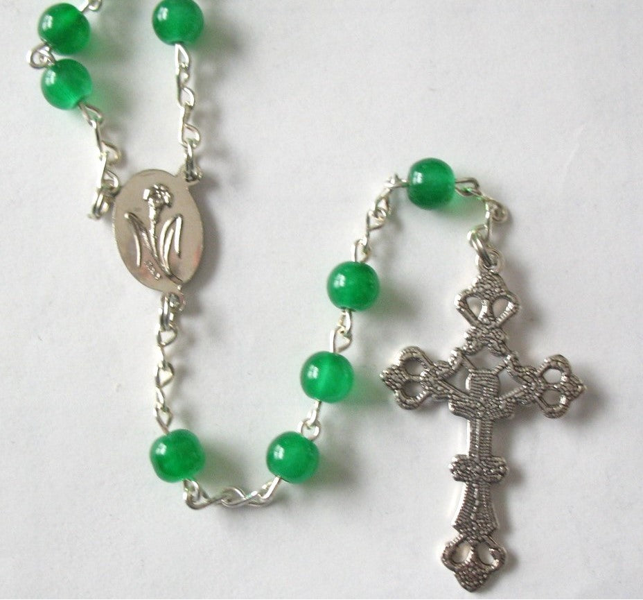 Green Chain Rosary in Felt-lined Tin